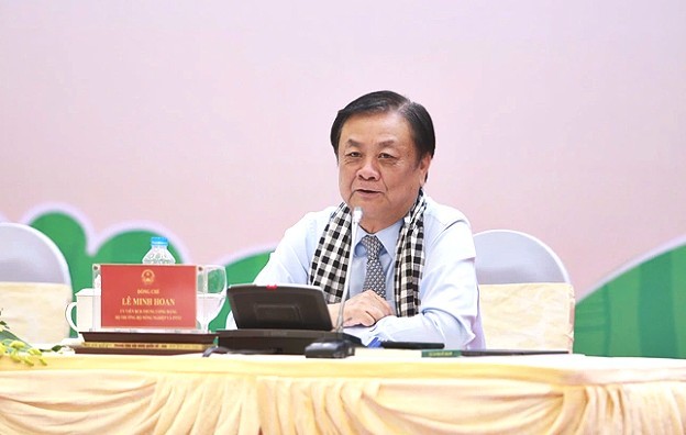 Bộ trưởng Lê Minh Hoan lắng nghe, giải đáp khúc mắc của nông dân tại diễn đàn "Lắng nghe nông dân nói". Ảnh: Dân Việt. Bộ trưởng Lê Minh Hoan lắng nghe, giải đáp khúc mắc của nông dân tại diễn đàn "Lắng nghe nông dân nói". Ảnh: Dân Việt.