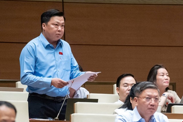 Đại biểu Phạm Hùng Thắng (Hà Nam) tham gia thảo luận. Đại biểu Phạm Hùng Thắng (Hà Nam) tham gia thảo luận.