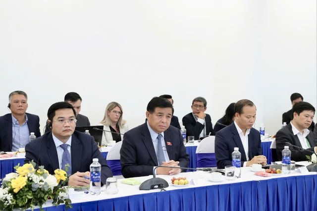 Bộ trưởng Nguyễn Chí Dũng đối thoại với các tập đoàn ngành bán dẫn toàn cầu