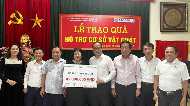 Quỹ học bổng Vì trẻ em Việt Nam của Báo Đầu tư hỗ trợ trang thiết bị trường học cho Trường Mầm non Sơn Kim 2 (60 triệu đồng) - xã biên giới Sơn Kim 2 và Trường Mầm non Sơn Bằng (45 triệu đồng) xã Sơn Bằng, cùng huyện Hương Sơn, tỉnh Hà Tĩnh. Quỹ học bổng Vì trẻ em Việt Nam của Báo Đầu tư hỗ trợ trang thiết bị trường học cho Trường Mầm non Sơn Kim 2 (60 triệu đồng) - xã biên giới Sơn Kim 2 và Trường Mầm non Sơn Bằng (45 triệu đồng) xã Sơn Bằng, cùng huyện Hương Sơn, tỉnh Hà Tĩnh.