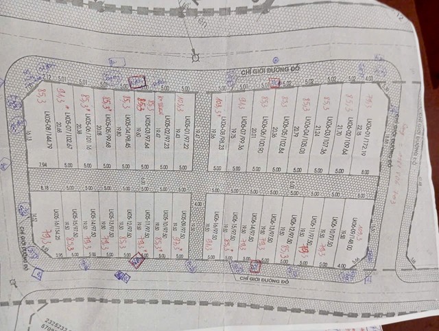 Bảng giá trúng 32 lô đất đấu giá tại khu Lòng Khúc, xã Tiền Yên. Ảnh: Thanh Vũ Bảng giá trúng 32 lô đất đấu giá tại khu Lòng Khúc, xã Tiền Yên. Ảnh: Thanh Vũ