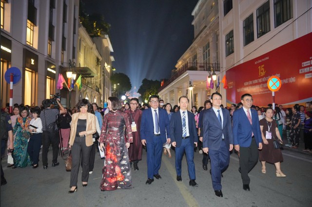 Các đại biểu tham gia Lễ Diễu hành.