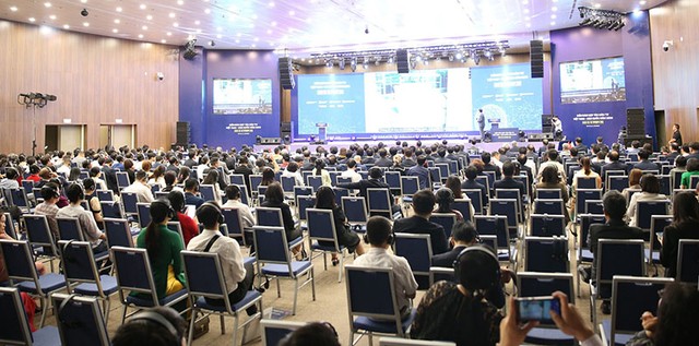 Diễn đàn Hợp tác đầu tư Việt Nam - Hàn Quốc năm 2024 với chủ đề “Niềm tin và hợp tác: Chiến lược phát triển bền vững doanh nghiệp nhỏ và vừa”. Diễn đàn Hợp tác đầu tư Việt Nam - Hàn Quốc năm 2024 với chủ đề “Niềm tin và hợp tác: Chiến lược phát triển bền vững doanh nghiệp nhỏ và vừa”.