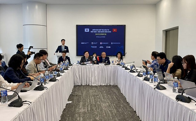 TS. Nguyễn Văn Thân, Chủ tịch VINASME và ông Kim Ki Mun, Chủ tịch KBIZ gặp gỡ, trao đổi với báo chí hai nước về các thông tin hợp tác giữa doanh nghiệp hai nước. TS. Nguyễn Văn Thân, Chủ tịch VINASME và ông Kim Ki Mun, Chủ tịch KBIZ gặp gỡ, trao đổi với báo chí hai nước về các thông tin hợp tác giữa doanh nghiệp hai nước.