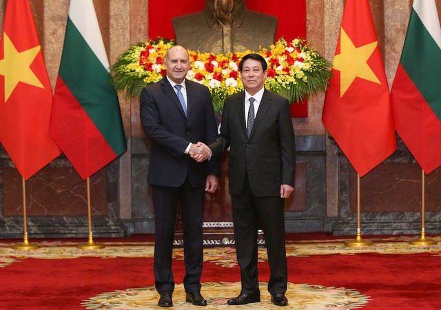 Đây là chuyến thăm đầu tiên sau 11 năm của Tổng thống Bulgaria và cũng là chuyến thăm đầu tiên của Ngài Rumen Radev tới Việt Nam trên cương vị Tổng thống. Đây là chuyến thăm đầu tiên sau 11 năm của Tổng thống Bulgaria và cũng là chuyến thăm đầu tiên của Ngài Rumen Radev tới Việt Nam trên cương vị Tổng thống.