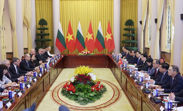 Quang cảnh Hội đàm. Quang cảnh Hội đàm.