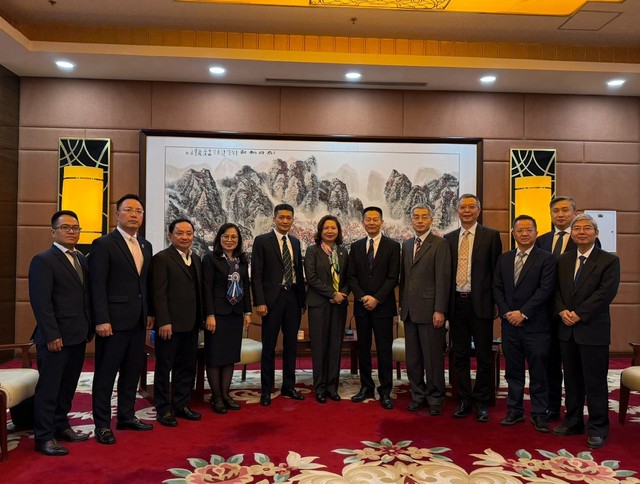 Các đại biểu chụp ảnh lưu niệm tại buổi làm việc Các đại biểu chụp ảnh lưu niệm tại buổi làm việc