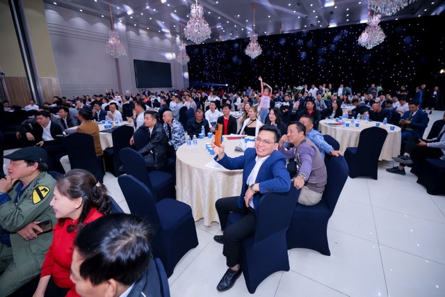 Không khí náo nhiệt trong sự kiện Không khí náo nhiệt trong sự kiện