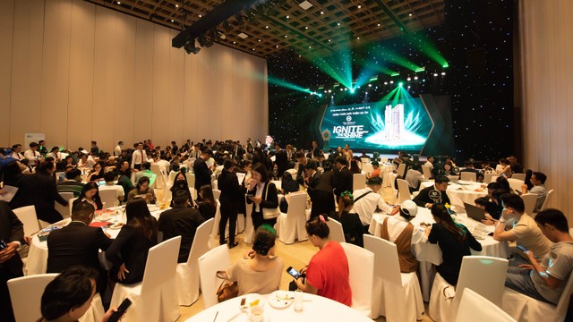 The Emerald 68 “đua” giá thuê tương đương nhưng giá bán chỉ từ 1,68 tỷ đồng/căn, thấp hơn một nửa so với các căn hộ dù nằm ở TP.HCM nhưng về Quận 1 khoảng 15 - 18km (Ảnh: Dũng Trần) The Emerald 68 “đua” giá thuê tương đương nhưng giá bán chỉ từ 1,68 tỷ đồng/căn, thấp hơn một nửa so với các căn hộ dù nằm ở TP.HCM nhưng về Quận 1 khoảng 15 - 18km (Ảnh: Dũng Trần)