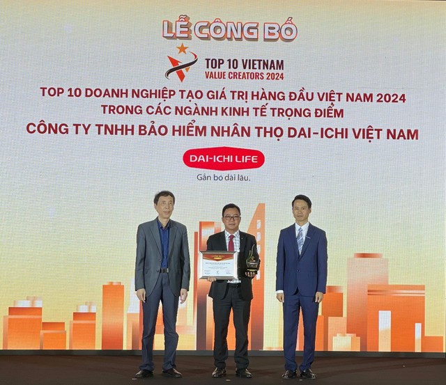 Ông Trần Thanh Tú - Phó Tổng Giám đốc Pháp lý, Đối ngoại và Đào tạo Bảo hiểm Dai-ichi Life Việt Nam nhận giải Top 10 Doanh nghiệp tạo giá trị hàng đầu Việt Nam năm 2024 ngành Bảo hiểm Ông Trần Thanh Tú - Phó Tổng Giám đốc Pháp lý, Đối ngoại và Đào tạo Bảo hiểm Dai-ichi Life Việt Nam nhận giải Top 10 Doanh nghiệp tạo giá trị hàng đầu Việt Nam năm 2024 ngành Bảo hiểm