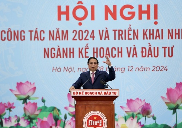 Thủ tướng Phạm Minh Chính yêu cầu ngành kế hoạch-đầu tư và thống kê cần tiếp tục phát huy truyền thống vẻ vang gần 80 năm, phát huy tinh thần 5 "tiên phong", "đổi mới tư duy, nghĩ sâu làm lớn, nhìn xa trông rộng". Ảnh: Đức Thanh Thủ tướng Phạm Minh Chính yêu cầu ngành kế hoạch-đầu tư và thống kê cần tiếp tục phát huy truyền thống vẻ vang gần 80 năm, phát huy tinh thần 5 "tiên phong", "đổi mới tư duy, nghĩ sâu làm lớn, nhìn xa trông rộng". Ảnh: Đức Thanh