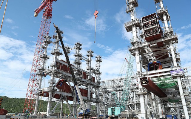 Nhà máy nhiệt điện Quảng Trạch 1 do EVN đầu tư. Nhà máy nhiệt điện Quảng Trạch 1 do EVN đầu tư.