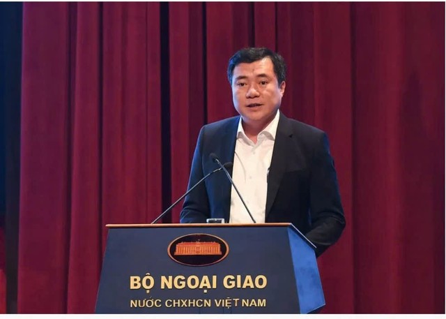 Thứ trưởng Công thương Nguyễn Sinh Nhật Tân phát biểu tại Hội nghị tổng kết năm 2024 tại Bộ Ngoại giao. Thứ trưởng Công thương Nguyễn Sinh Nhật Tân phát biểu tại Hội nghị tổng kết năm 2024 tại Bộ Ngoại giao.