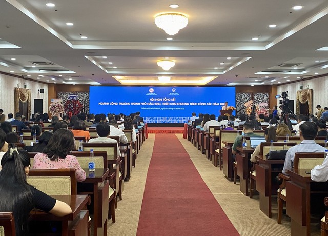 Ông Nguyễn Văn Dũng, Phó Chủ tịch UBND TP.HCM chia sẻ tại hội nghị. Ông Nguyễn Văn Dũng, Phó Chủ tịch UBND TP.HCM chia sẻ tại hội nghị.