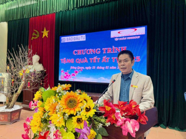 Ông Tống Hồng Phong, Chủ tịch UBND xã Đông Quan chia sẻ tại buổi lễ. Ông Tống Hồng Phong, Chủ tịch UBND xã Đông Quan chia sẻ tại buổi lễ.