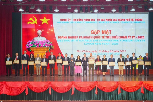 77 doanh nghiệp và 2 tổ chức quốc tế tiêu biểu được nhận Bằng khen của Chủ tịch UBND thành phố 77 doanh nghiệp và 2 tổ chức quốc tế tiêu biểu được nhận Bằng khen của Chủ tịch UBND thành phố