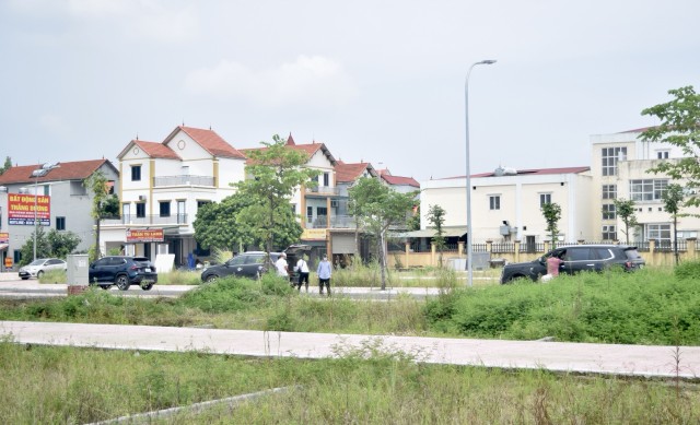 Thị trường đất đấu giá ghi nhận nhiều biến động trồi sụt trong năm vừa qua. Ảnh: Thanh Vũ Thị trường đất đấu giá ghi nhận nhiều biến động trồi sụt trong năm vừa qua. Ảnh: Thanh Vũ