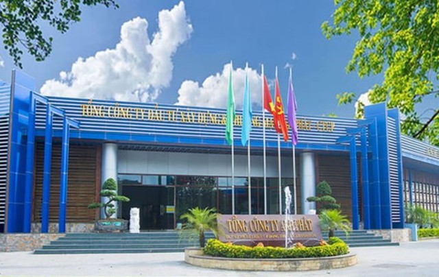 Tổng công ty Anh Phát hoạt động đa lĩnh vực, bao gồm nhiều công ty trực thuộc. Tổng công ty Anh Phát hoạt động đa lĩnh vực, bao gồm nhiều công ty trực thuộc.