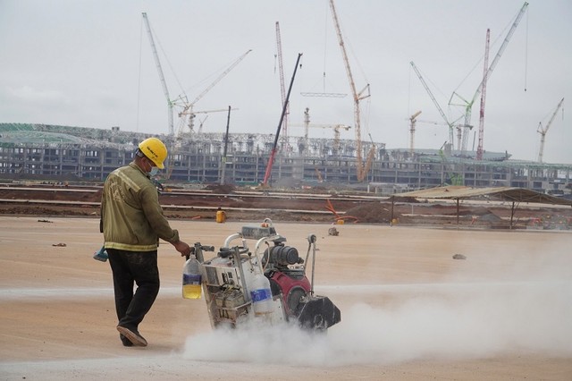Công nhân thi công hạng mục đường băng Sân bay Long Thành những ngày giáp Tết Nguyên đán Ất Tỵ Công nhân thi công hạng mục đường băng Sân bay Long Thành những ngày giáp Tết Nguyên đán Ất Tỵ
