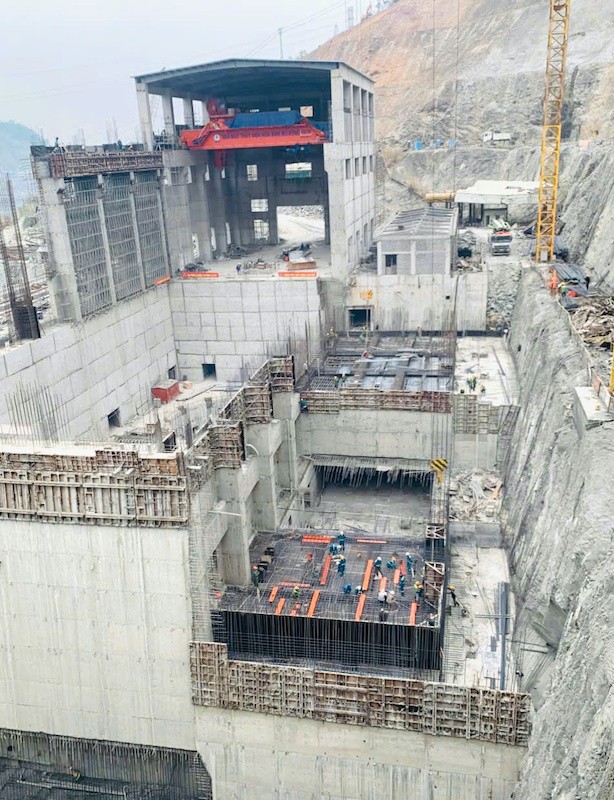 Thi công tại công trường NMTĐ Hòa Bình mở rộng trước thềm Tết Nguyên đán Ất Tỵ.