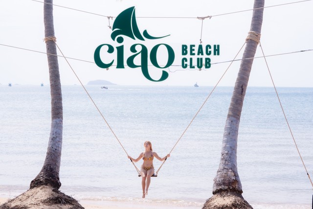 Bãi biển riêng tư Ciao Beach Club tại Hòn Thơm. Bãi biển riêng tư Ciao Beach Club tại Hòn Thơm.