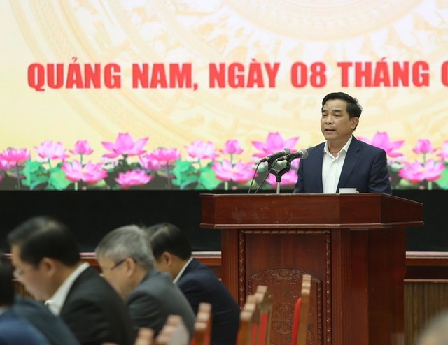 Chủ tịch Quảng Nam, ông Lê Văn Dũng kiến nghị Chính phủ cho phép triển khai thực hiện nhiều dự án trọng điểm. Chủ tịch Quảng Nam, ông Lê Văn Dũng kiến nghị Chính phủ cho phép triển khai thực hiện nhiều dự án trọng điểm.