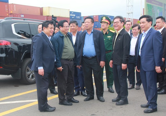 Thủ tướng Phạm Minh Chính thăm, khảo sát cảng biển Chu Lai. Thủ tướng Phạm Minh Chính thăm, khảo sát cảng biển Chu Lai.