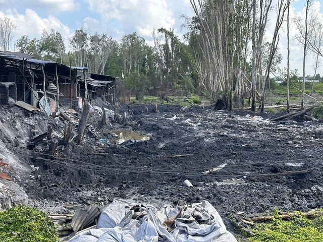 Một cơ sở luyện nhôm tái chế ở TP.HCM xả 100 tấn chất thải độc hại ra môi trường vừa bị phát hiện Một cơ sở luyện nhôm tái chế ở TP.HCM xả 100 tấn chất thải độc hại ra môi trường vừa bị phát hiện