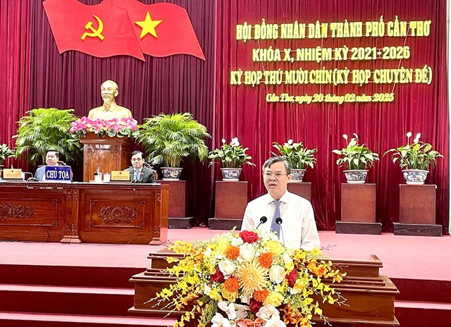 Ông Trương Cảnh Tuyên phát biểu nhận nhiệm vụ tại ky họp thứ 19 HĐND TP. Cần Thơ khóa 10, nhiệm kỳ 2021-2026 Ông Trương Cảnh Tuyên phát biểu nhận nhiệm vụ tại ky họp thứ 19 HĐND TP. Cần Thơ khóa 10, nhiệm kỳ 2021-2026