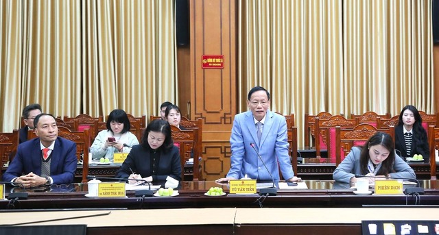 Chủ tịch Tập đoàn Geleximco Vũ Văn Tiền phát biểu tại buổi làm việc. Chủ tịch Tập đoàn Geleximco Vũ Văn Tiền phát biểu tại buổi làm việc.