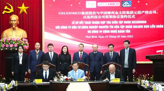 Lãnh đạo tỉnh Thái Bình và đại biểu chứng kiến lễ ký kết thoả thuận hợp tác xây dựng nhà máy sản xuất phụ tùng ô tô tại tỉnh Thái Bình giữa Tập đoàn Geleximco, Công ty Nguyên Tín và Công ty Bách Tấn (Trung Quốc). Lãnh đạo tỉnh Thái Bình và đại biểu chứng kiến lễ ký kết thoả thuận hợp tác xây dựng nhà máy sản xuất phụ tùng ô tô tại tỉnh Thái Bình giữa Tập đoàn Geleximco, Công ty Nguyên Tín và Công ty Bách Tấn (Trung Quốc).