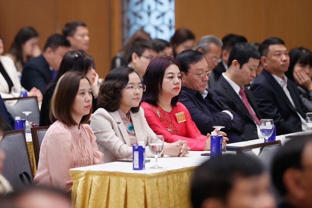 Hội nghị Thường trực Chính phủ làm việc với các doanh nghiệp nhỏ và vừa Việt Nam với chủ đề “Nhà nước kiến tạo, doanh nghiệp nhỏ và vừa bứt phá góp phần phát triển đất nước nhanh, bền vững trong kỷ nguyên mới” chiều ngày 27/2/2025. Hội nghị Thường trực Chính phủ làm việc với các doanh nghiệp nhỏ và vừa Việt Nam với chủ đề “Nhà nước kiến tạo, doanh nghiệp nhỏ và vừa bứt phá góp phần phát triển đất nước nhanh, bền vững trong kỷ nguyên mới” chiều ngày 27/2/2025.