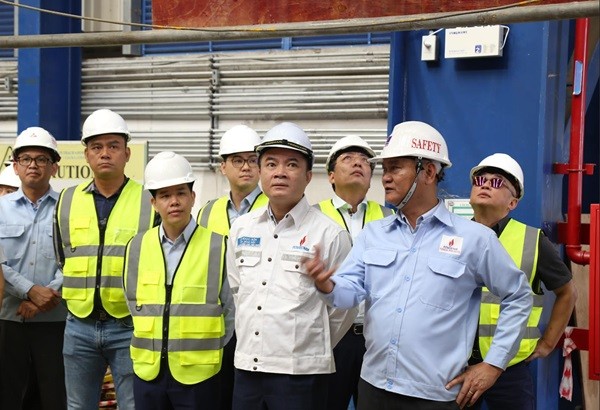 Tổng giám đốc PVN Lê Ngọc Sơn dẫn đầu đoàn công tác tại Nhà máy điện Nhơn Trạch 3 cùng lãnh đạo PV GAS và PV Power. Tổng giám đốc PVN Lê Ngọc Sơn dẫn đầu đoàn công tác tại Nhà máy điện Nhơn Trạch 3 cùng lãnh đạo PV GAS và PV Power.