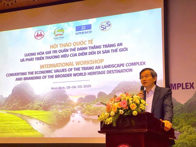 Ủy viên Trung ương Đảng, Bí thư Tỉnh uỷ Ninh Bình Đoàn Minh Huấn phát biểu tại hội thảo