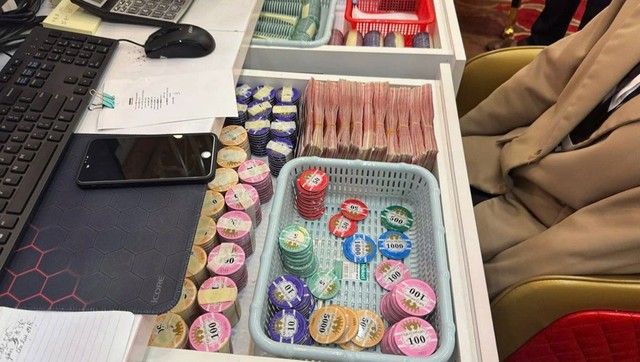 Lực lượng chức năng thu giữ nhiều tiền mặt và phỉnh, quy đổi trị giá khoảng 720 tỷ đồng.