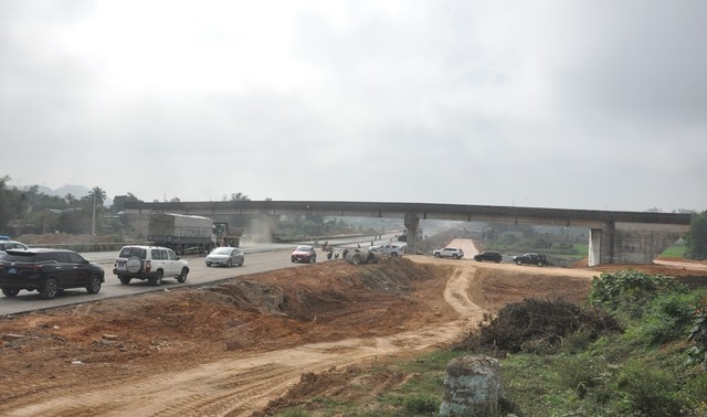 Cao tốc Hoà Liên - Tuý Loan đang được đẩy nhanh tiến độ thi công. Cao tốc Hoà Liên - Tuý Loan đang được đẩy nhanh tiến độ thi công.