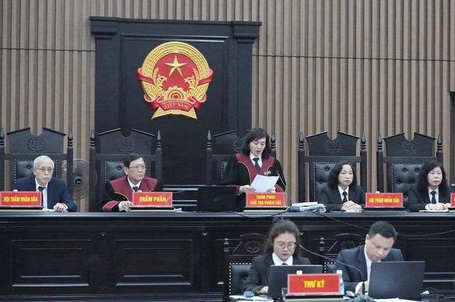 Hội đồng xét xử vụ cháy chung cư mini phố Khương Hạ. Hội đồng xét xử vụ cháy chung cư mini phố Khương Hạ.