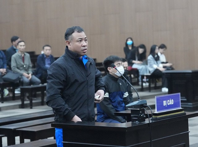 Nghiêm Quang Minh, chủ đầu tư khu chung cư mini phố Khương Hạ bị tuyên phạt 12 năm tù. Nghiêm Quang Minh, chủ đầu tư khu chung cư mini phố Khương Hạ bị tuyên phạt 12 năm tù.