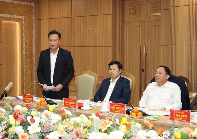 Thay mặt Ban Thường vụ Tỉnh ủy, ông Nguyễn Hữu Nghĩa Bí thư Tỉnh ủy Hưng Yên tiếp thu đầy đủ nội dung dự thảo báo cáo kiểm tra. Ảnh: Lê Hiếu Thay mặt Ban Thường vụ Tỉnh ủy, ông Nguyễn Hữu Nghĩa Bí thư Tỉnh ủy Hưng Yên tiếp thu đầy đủ nội dung dự thảo báo cáo kiểm tra. Ảnh: Lê Hiếu