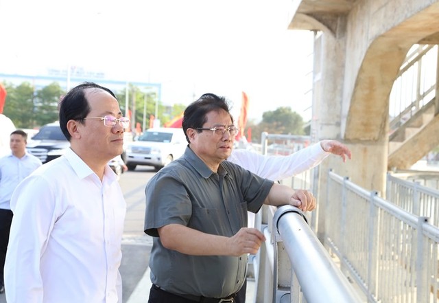 Thủ tướng Phạm Minh Chính và lãnh đạo tỉnh Bình Định tham quan Đập dâng Phú Phong. Thủ tướng Phạm Minh Chính và lãnh đạo tỉnh Bình Định tham quan Đập dâng Phú Phong.