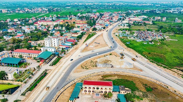 Dự án Nâng cấp, mở rộng đường tỉnh 391 đoạn từ TP. Hải Dương đến đường trục Đông - Tây, tỉnh Hải Dương đang được tích cực thi công xây dựng. Ảnh: Thành Chung