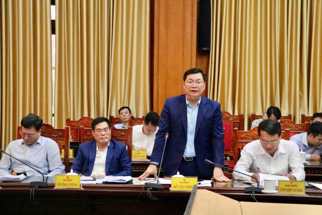 Ông Phạm Hồng Tùng, Giám đốc Sở Tài chính Thái Bình giải đáp các vướng mắc của doanh nghiệp Ông Phạm Hồng Tùng, Giám đốc Sở Tài chính Thái Bình giải đáp các vướng mắc của doanh nghiệp