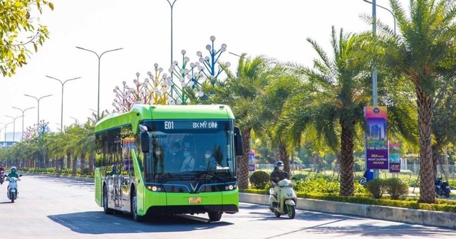 Hà Nội hướng đến sử dụng phương tiện xe buýt điện, năng lượng xanh với tỷ lệ 70 - 90% vào năm 2030. Hà Nội hướng đến sử dụng phương tiện xe buýt điện, năng lượng xanh với tỷ lệ 70 - 90% vào năm 2030.