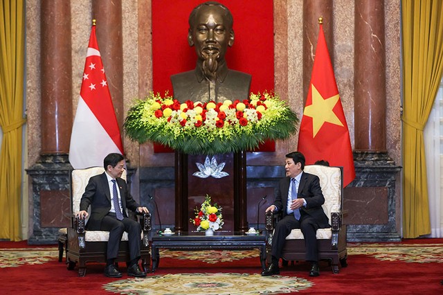 Thủ tướng Singapore khẳng định Singapore sẵn sàng hợp tác tích cực và ủng hộ Việt Nam trong phát triển kinh tế, xã hội, thực hiện mục tiêu phát triển hai con số.