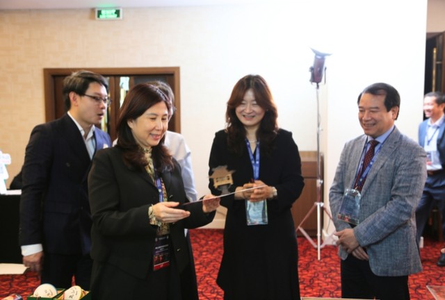 Các đại biểu tham quan không gian trưng bày tại Hội nghị khu vực của Tổ chức Xúc tiến Du lịch các Thành phố Toàn cầu (TPO) năm 2025 dành cho các thành viên Việt Nam, sáng 28/3.