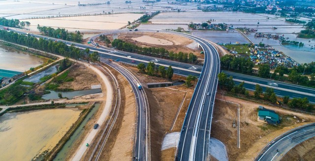 Thế mạnh của khu kinh tế chuyên biệt tỉnh Hải Dương là kết nối tốt với hạ tầng giao thông, đặc biệt là cao tốc Hà Nội - Hải Phòng. Ảnh: Thành Chung Thế mạnh của khu kinh tế chuyên biệt tỉnh Hải Dương là kết nối tốt với hạ tầng giao thông, đặc biệt là cao tốc Hà Nội - Hải Phòng. Ảnh: Thành Chung