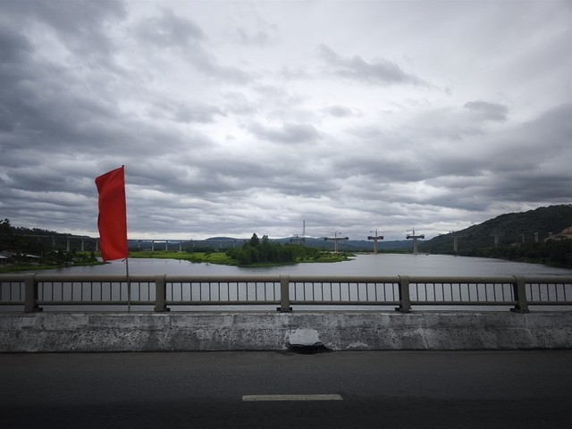 Cầu Kỳ Lộ, vượt sông Kỳ Lộ, thuộc cao tốc Quy Nhơn - Chí Thạnh vẫn đang thi công, chưa hoàn thành lao dầm. Cầu Kỳ Lộ, vượt sông Kỳ Lộ, thuộc cao tốc Quy Nhơn - Chí Thạnh vẫn đang thi công, chưa hoàn thành lao dầm.