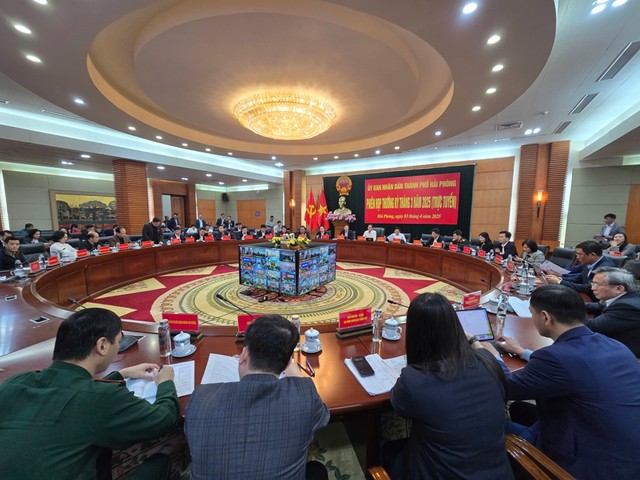 Quang cảnh phiên họp thường kỳ. Ảnh: Thanh Sơn