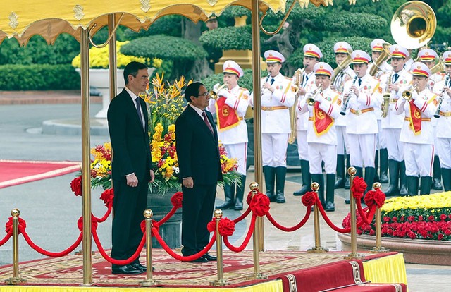 Thủ tướng Chính phủ Phạm Minh Chính chủ trì Lễ đón Thủ tướng Vương quốc Tây Ban Nha Pedro Sánchez thăm chính thức Việt Nam. Thủ tướng Chính phủ Phạm Minh Chính chủ trì Lễ đón Thủ tướng Vương quốc Tây Ban Nha Pedro Sánchez thăm chính thức Việt Nam.