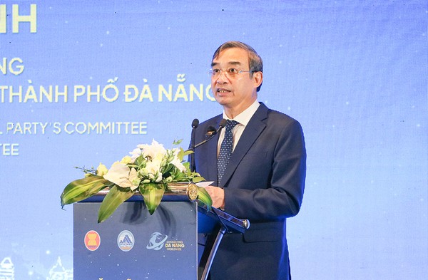 Ông Lê Trung Chinh, Chủ tịch UBND TP Đà Nẵng phát biểu tại Hội Nghị Ông Lê Trung Chinh, Chủ tịch UBND TP Đà Nẵng phát biểu tại Hội Nghị